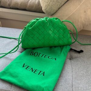 Bottega Veneta Vibrant Green Woven Clutch - never used - with receipt